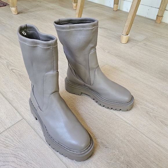 H&M Chunky Lug Sole Chelsea Platform Calf Boots Streetwear Winter Minimalist - Picture 9 of 11